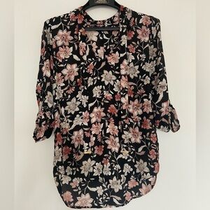 🤍🩵2 FOR $15🩵🤍 Dynamite floral blouse with tie neck​​​